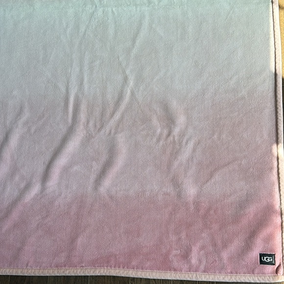 Ugg Ombré Pink Throw Blanket - Picture 4 of 5